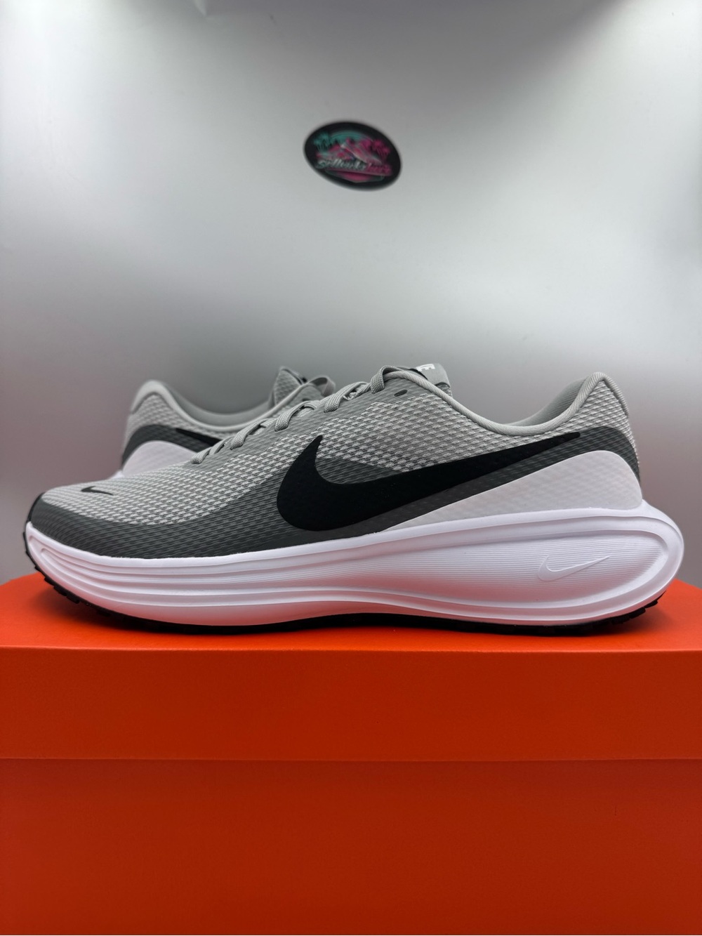 Nike Revolution 8 Light Smoke Grey Black BRAND NEW Size 9.5